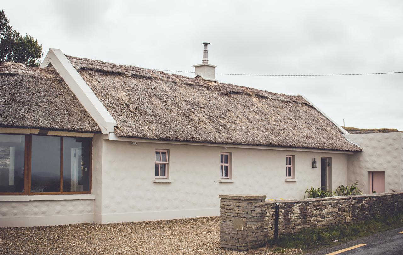 Storytellers Cottage Ballycotteen Buitenkant foto