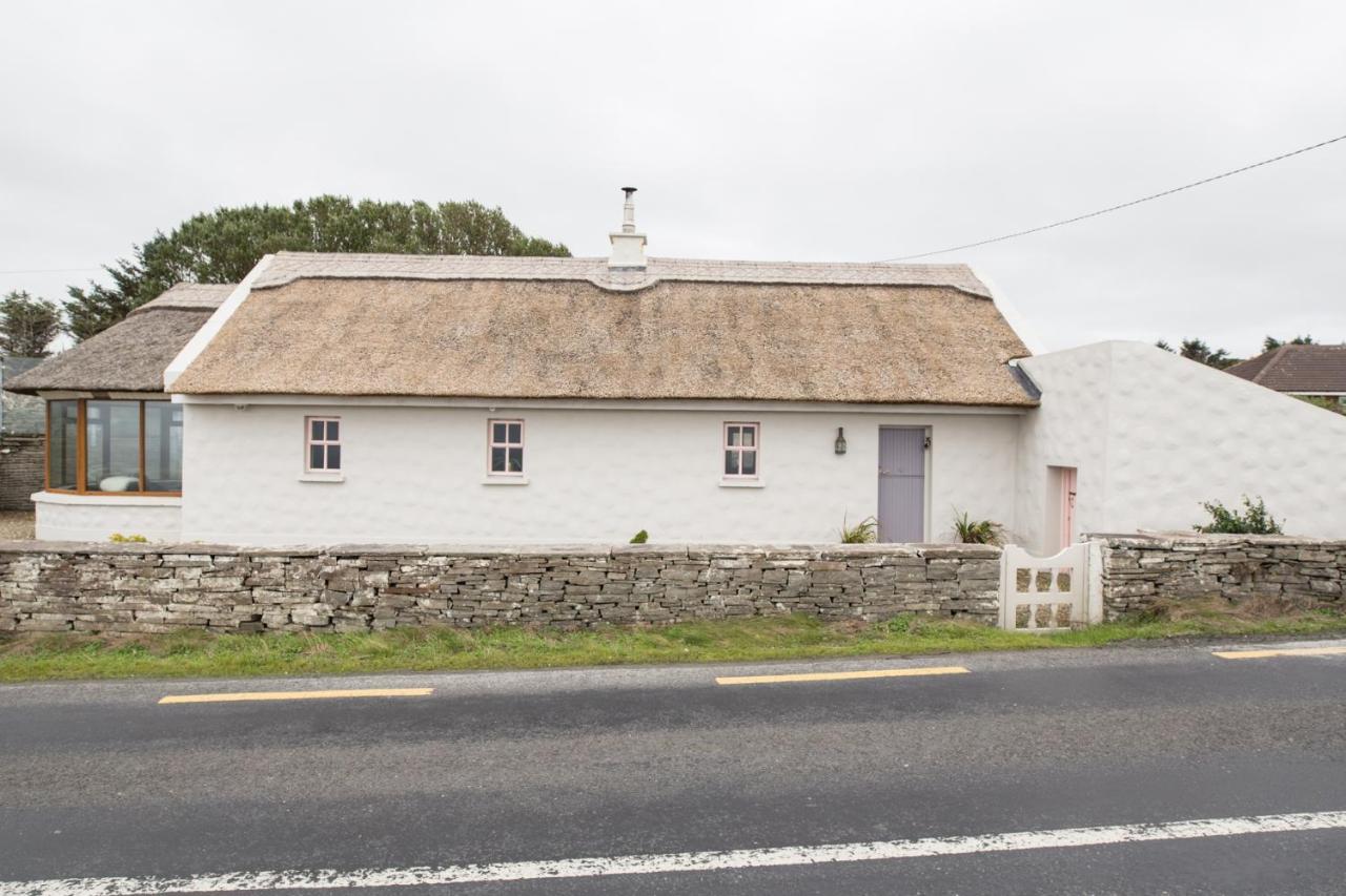 Storytellers Cottage Ballycotteen Buitenkant foto