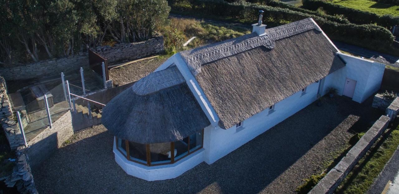 Storytellers Cottage Ballycotteen Buitenkant foto