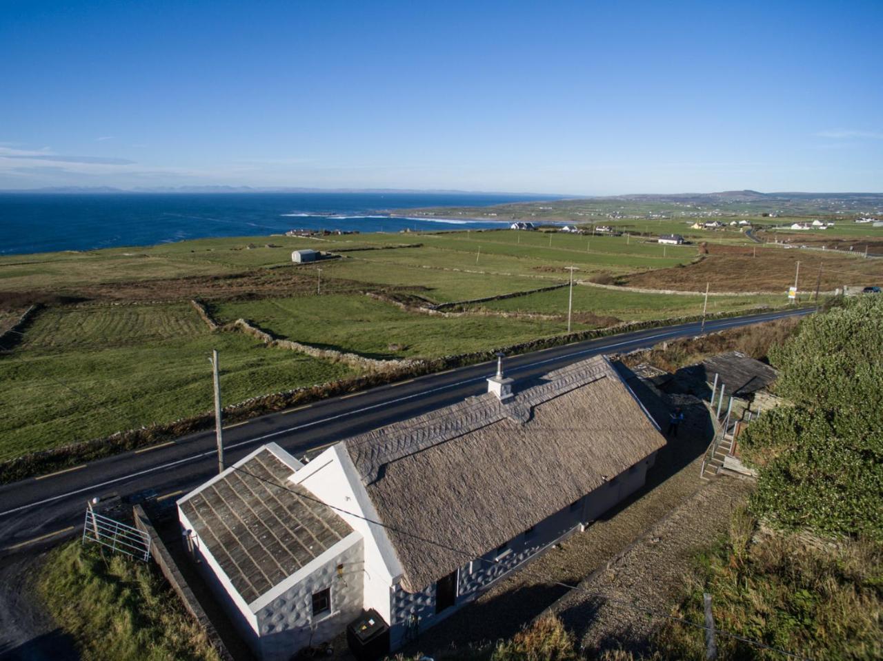 Storytellers Cottage Ballycotteen Buitenkant foto