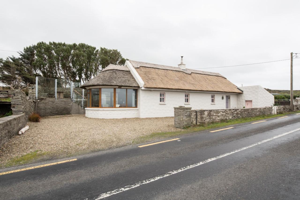 Storytellers Cottage Ballycotteen Buitenkant foto