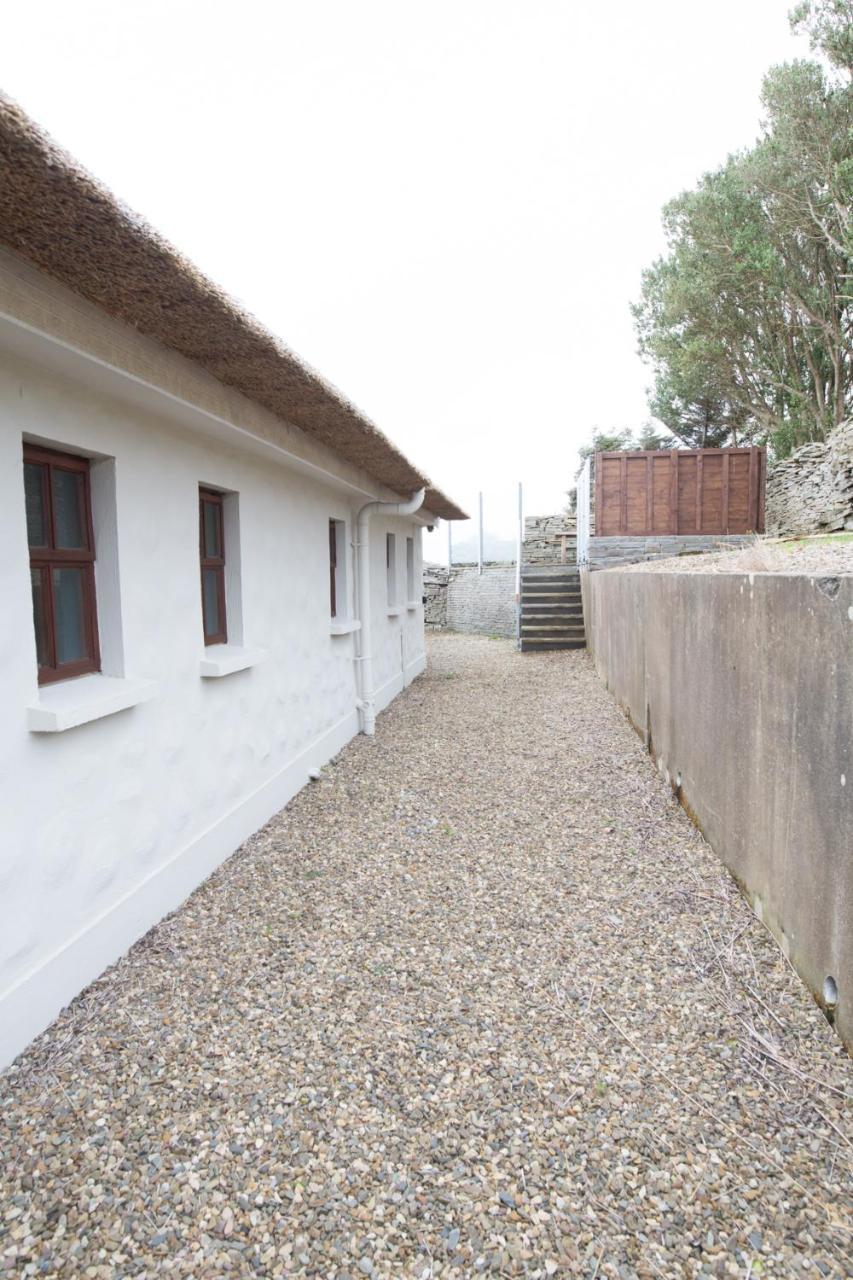 Storytellers Cottage Ballycotteen Buitenkant foto